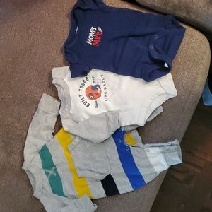 Lot of 3 boys onesies size 0-3 months
